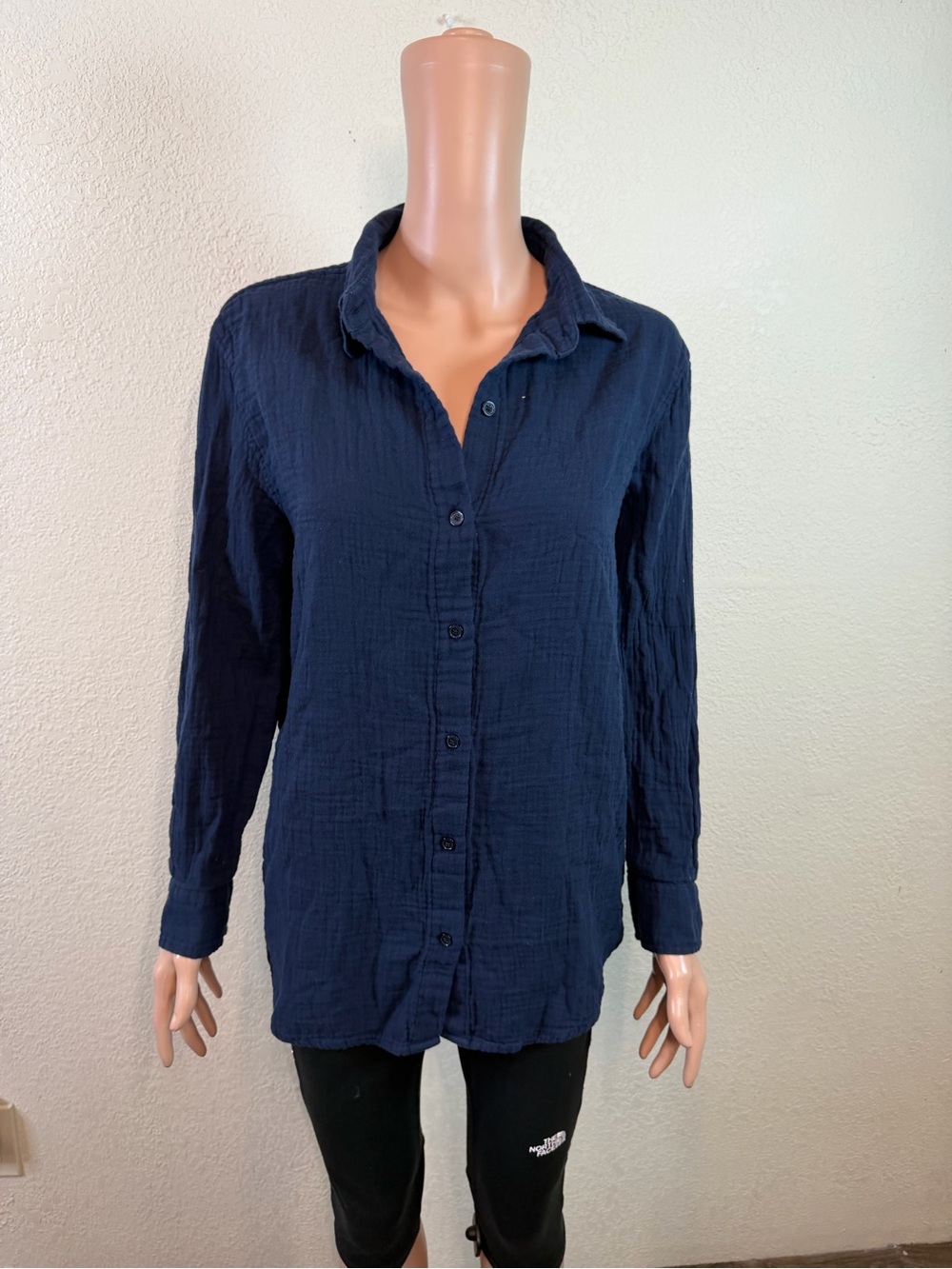 Aritzia Little Moon Women's Sail Shirt 100% Cotton Button-Up Gauze Navy Size Sm - Picture 13 of 15
